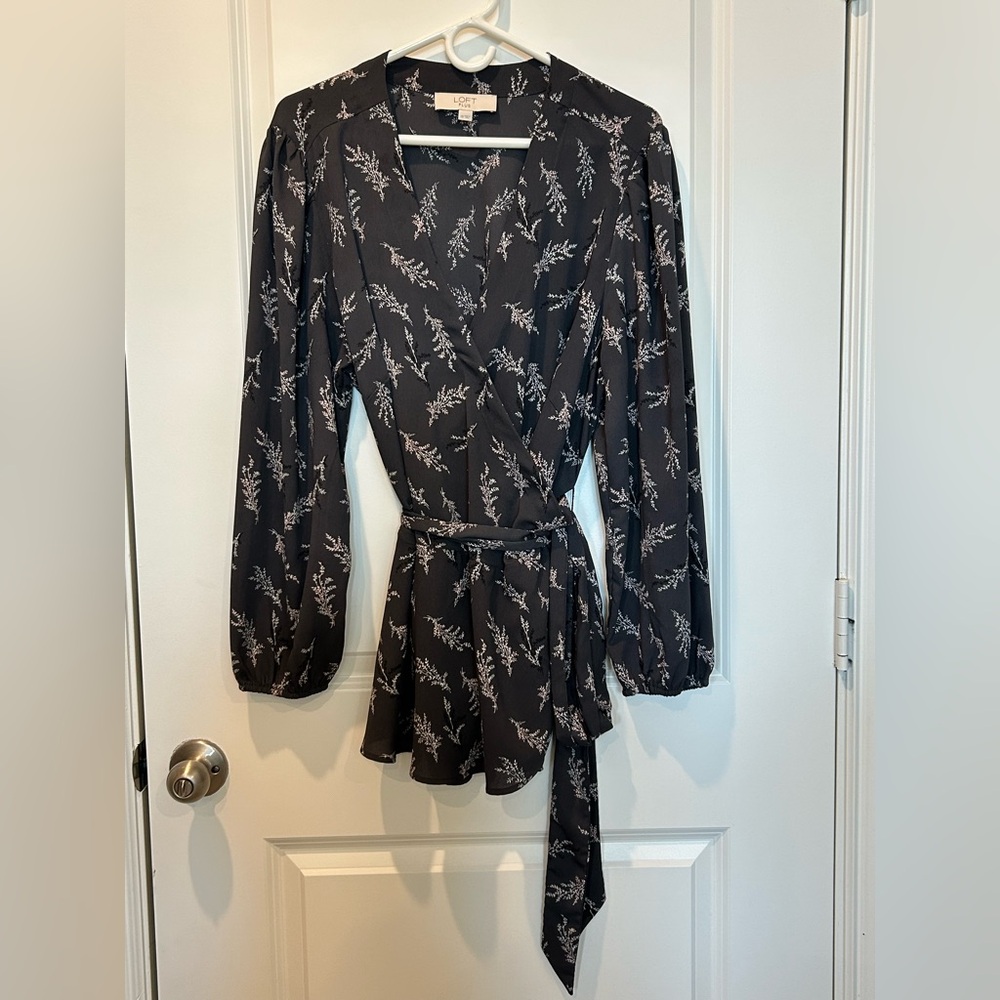 Loft Plus Grey floral wrap tie peplum top size 20